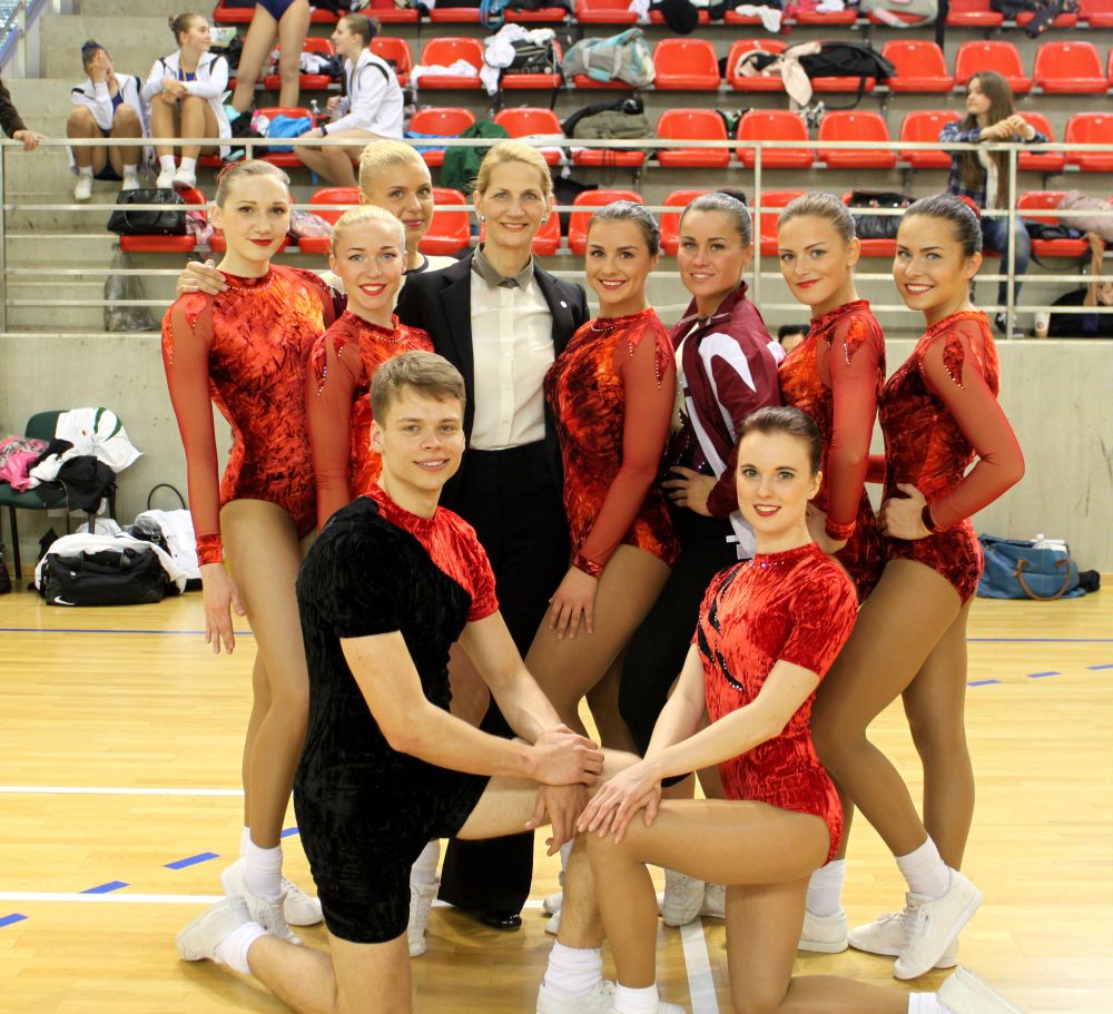 Trenerės Teresės Gritėnienės vadovaujama aerobinės gimnastikos rinktinė Lietuvos čempionato komandinėje įskaitoje užėmė III vietą. SSC archyvo nuotr.