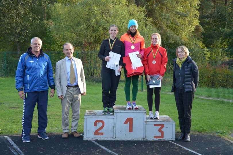 Merginų 800 m bėgimo prizininkai. SSC archyvo nuotr.