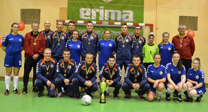 VU merginų ir vaikinų futbolo komandos. SSC archyvo nuotr.