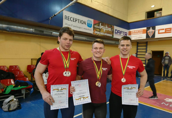 2017.04.08 suagusiuju svarsciu kilnojimo cempionatas