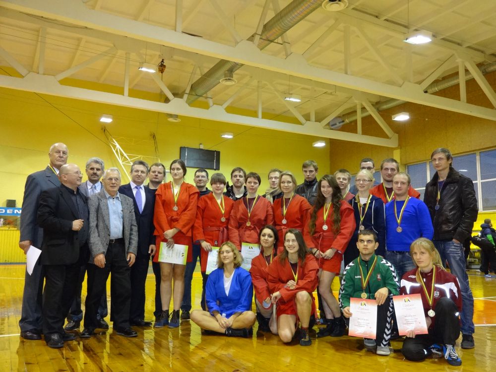 26 studentų komanda, vadovaujama trenerio Remigijaus Naužemio, Lietuvos studentų čempionate iškovojo rekordinį medalių skaičių. SSC archyvo nuotr.