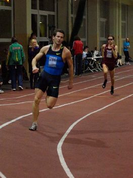 Bėga TSPMI studentas A. Kulnis - 400 m bėgimo rungties čempionas