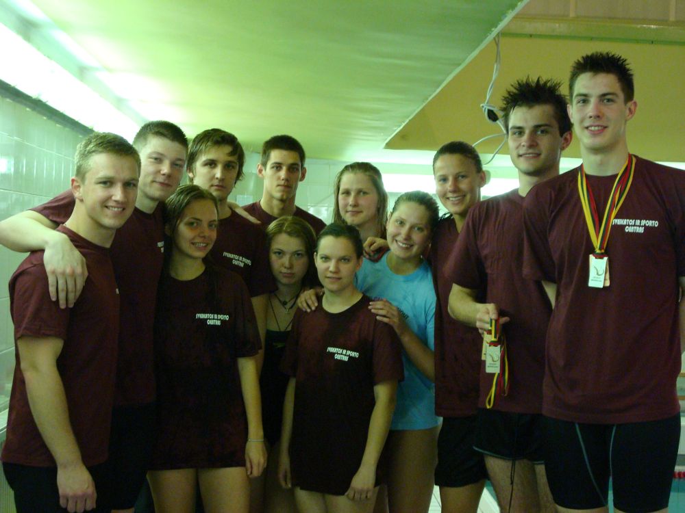 Universitetą plaukimo varžybose atstovavo 12 sportininkų. SSC archyvo nuotr.