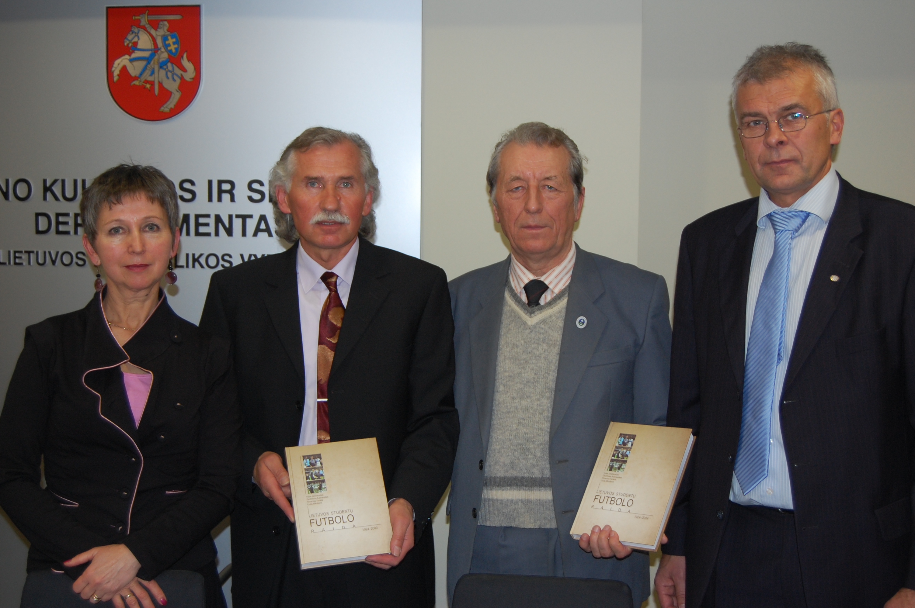 Knygos autoriai: (iš kairės) L. Mikutienė, V. Jančiauskas, G. Kalinauskas, R. Turskis. SSC archyvo nuotr.